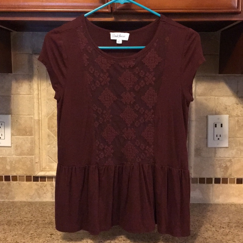💕💕Women’s cloud chaser ruffled blouse maroon